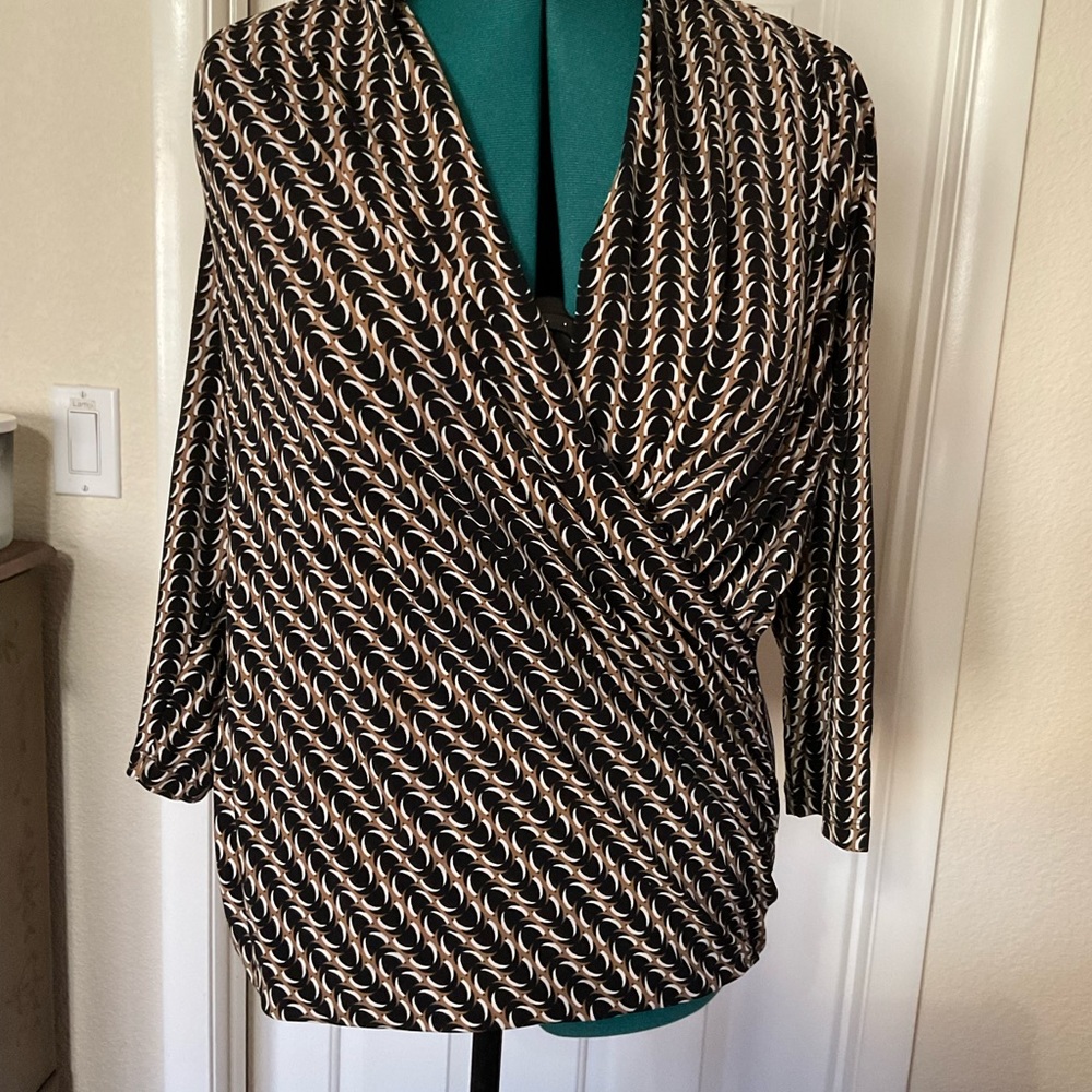 Like new condition wrap style blouse